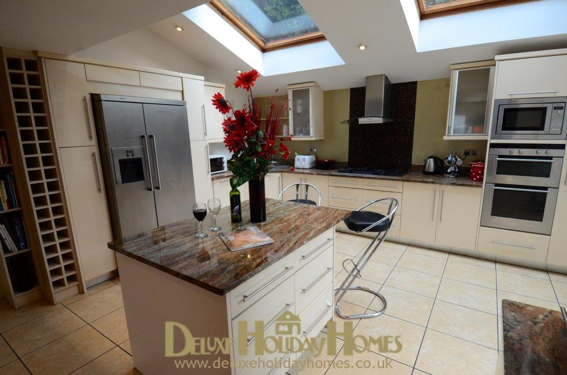 DELUXE-HOLIDAY-HOMES